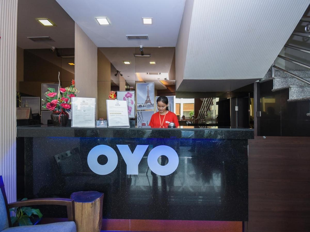 Oyo 89775 98Inn Miri Exterior photo