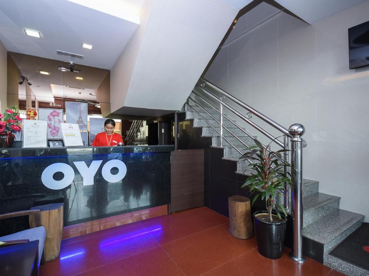 Oyo 89775 98Inn Miri Exterior photo